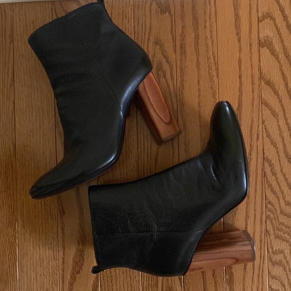 Tory Burch black leather booties. - Picture 4 of 8